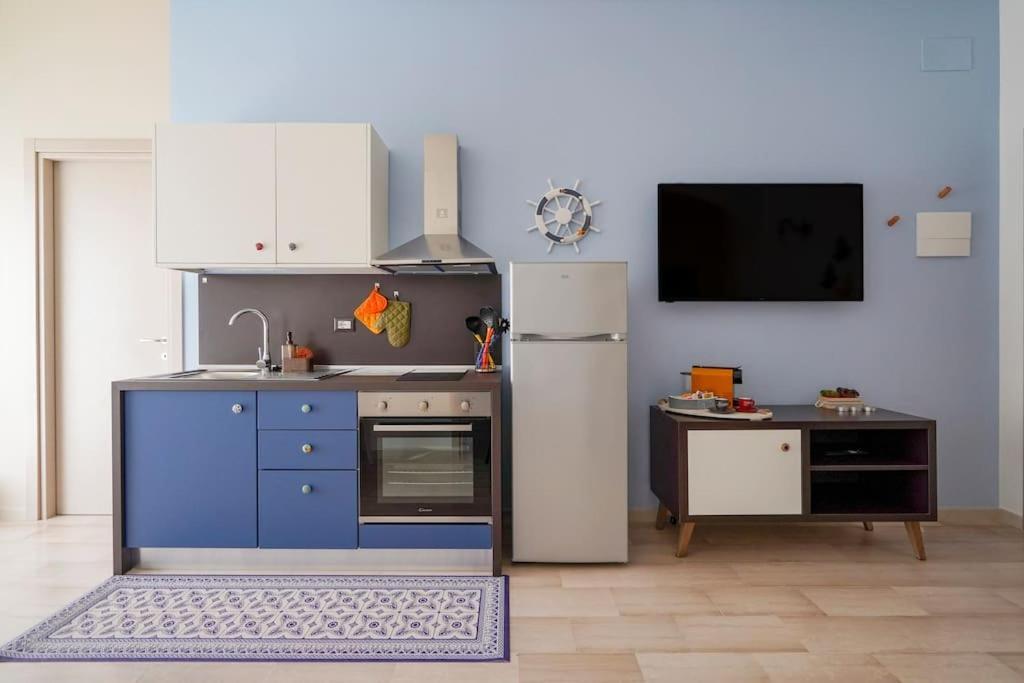 Mediterranea Apartment- Central Station - Free Wifi&Netflix Бари Экстерьер фото